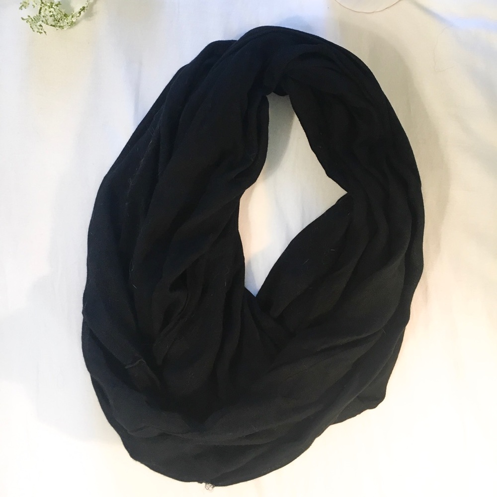 Black Scarf